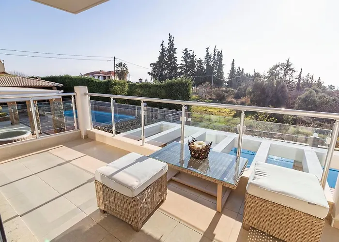 Nefeli & Dina By Diomedes Group * Néa Mudaniá