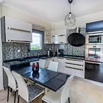 Nefeli & Dina By Diomedes Group Villa